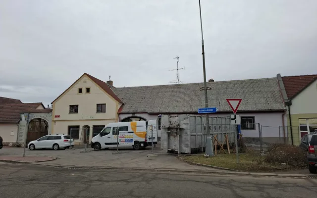 ŘSD začíná bourat stavby, které stojí v cestě severní spojce. K zemi půjdou rodinné domy, kancelářské budovy i skleník
