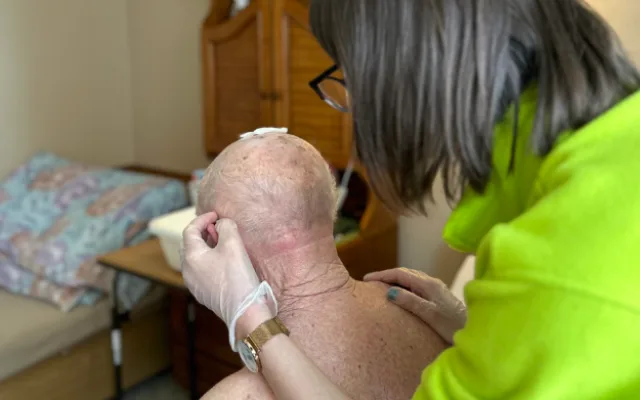 Zdravotní sestry z hospicových zařízeních dávají pacientům naději i lásky a pomáhají jim s důstojným odchodem