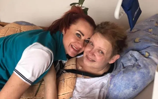 Zdravotní sestry z hospicových zařízeních dávají pacientům naději i lásky a pomáhají jim s důstojným odchodem