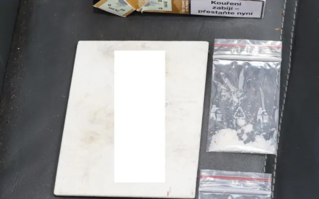 Pro jednadvacetiletého dealera si přišla kriminálka. Našla u něj pervitin i marihuanu