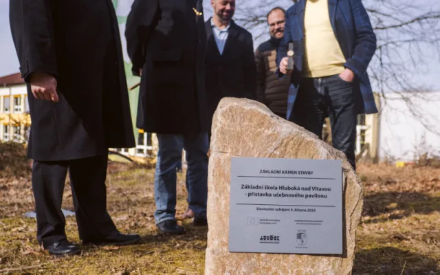 V Hluboké nad Vltavou postaví nový pavilon školy. Kapacitu navýší až o 250 dětí