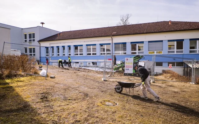 V Hluboké nad Vltavou postaví nový pavilon školy. Kapacitu navýší až o 250 dětí