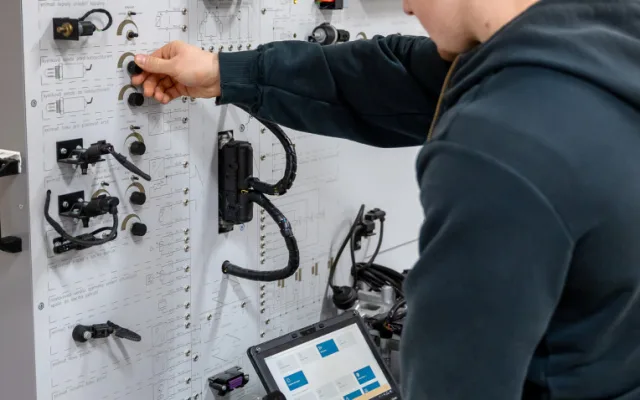 Jak Střední škola automobilní a technická v Českých Budějovicích mění výuku pomocí moderních technologií