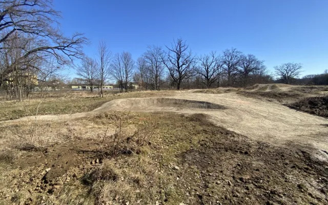Pumptrack ve Strakonicích je kvůli jarní úpravě dočasně uzavřený, hlídají ho kamery