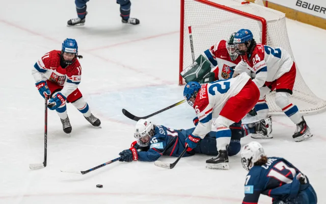 Hokejistky ve druhém utkání na domácím mistrovství podlehly favorizovaným USA 0:4