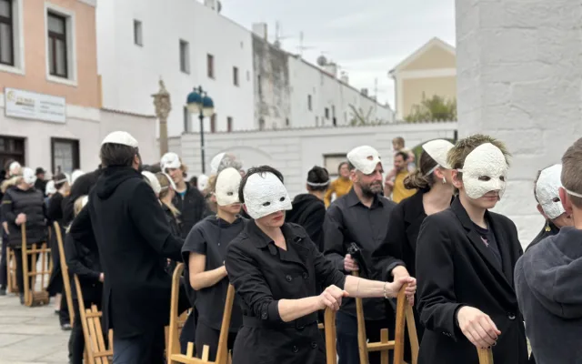 Velikonoční hrkání je po roční pauze opět zpět. První letošní průvod přišly podpořit desítky lidí