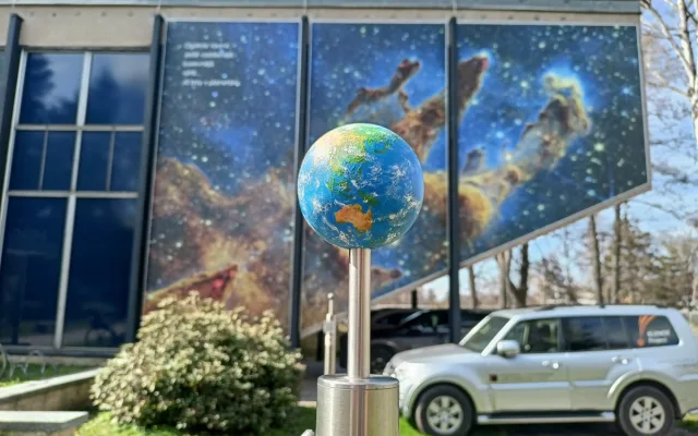 Příběh ukradené planety se uzavírá - na hvězdárně je nová Země