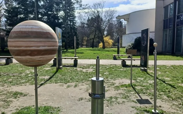 Příběh ukradené planety se uzavírá - na hvězdárně je nová Země