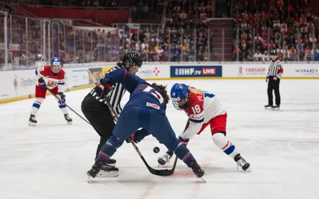 Hokejistky podlehly v semifinále domácího MS favorizovaným Američankám 1:2