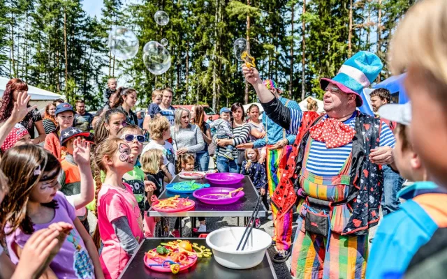Firma HAUSER pořádá Den otevřených dveří: Koncert kapely Slza a mnoho dalšího!