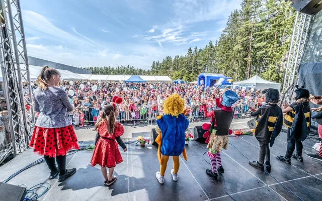 Firma HAUSER pořádá Den otevřených dveří: Koncert kapely Slza a mnoho dalšího!