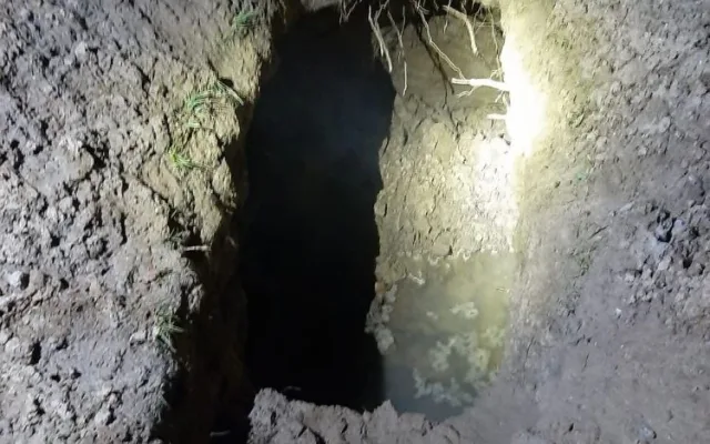 Policie dopadla čtyři kopáče vltavínů. Jeden se více než rok vyhýbal vězení