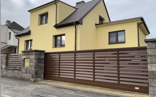 Když potřebujete bránu, která něco vydrží a ještě dobře vypadá