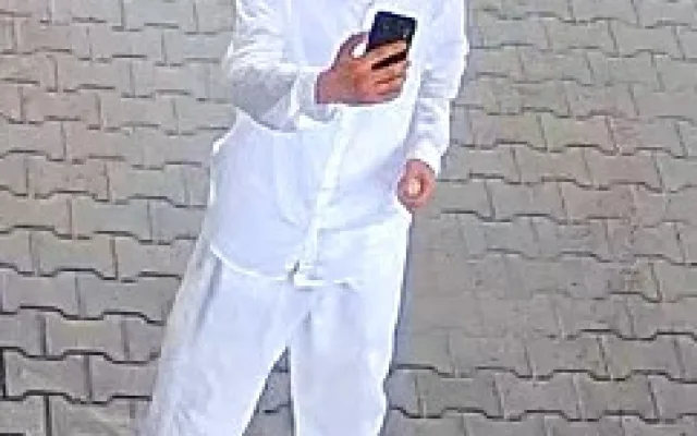 Svědek, který by mohl mít informace k dopadení pachatele.