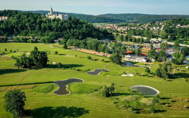 Divadelní Green spojí golfový turnaj a kulturní zážitky na Hluboké Perex: