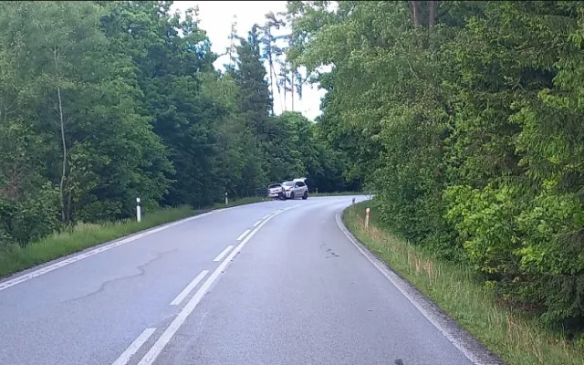 Nehodu u Kardašovy Řečice způsobil řidič se zákazem řízení, zranilo se šest lidí