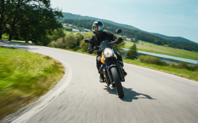 Na motorce v jižních Čechách: Zažijte volnost silnic, krásu krajiny a setkání
