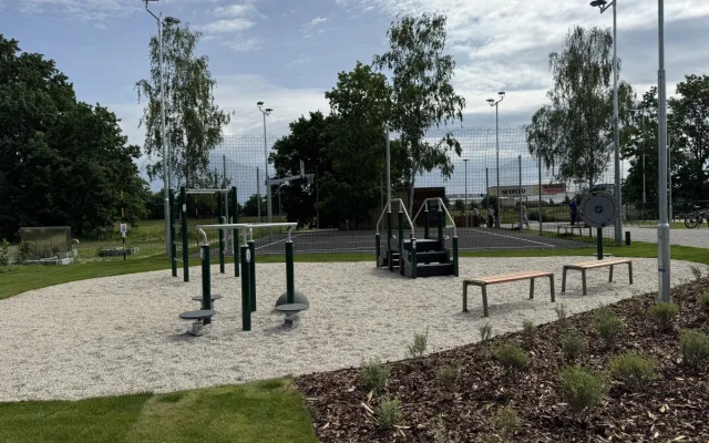 Hřiště na pickleball, badminton nebo stolní tenis. Druhá etapa ČEZ areálu je hotová