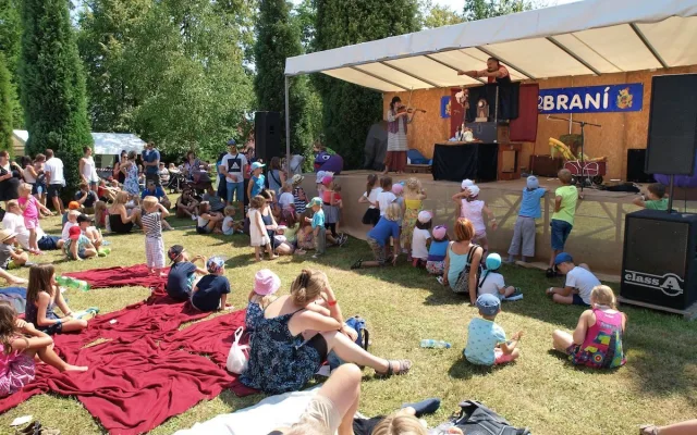 Borůvkobraní v Borovanech – to je festival chutí, hudby a zábavy