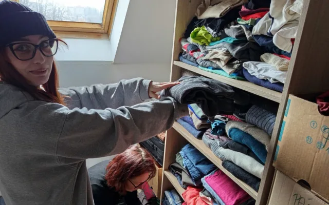 Darované oblečení pomáhá stovkám klientů PREVENTU 99