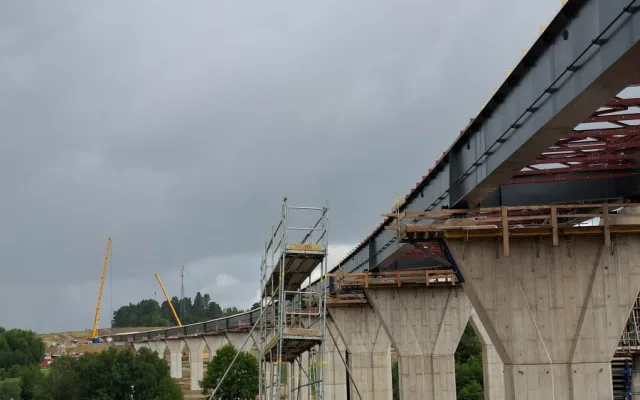 Stavbě dálnice nepřeje počasí. I tak jdou ale práce podle hamornogramu