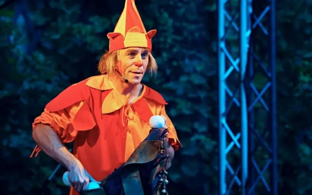 Kejklíř, žonglér, klaun, muzikant a milovník Půpa (1)