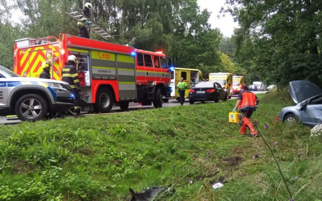 Opilý řidič způsobil nehodu u Němčic, na místě jsou čtyři zranění