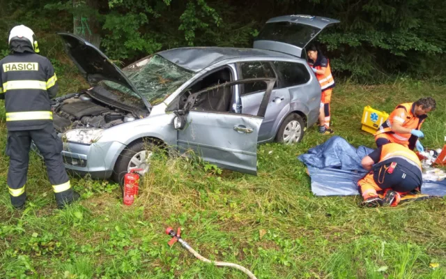 Opilý řidič způsobil nehodu u Němčic, na místě jsou čtyři zranění