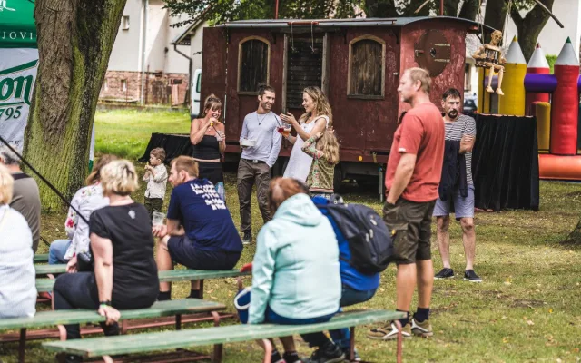 Z vody na pódium. Lodní kapitán pořádá už dvaadvacátý festival v Miroticích