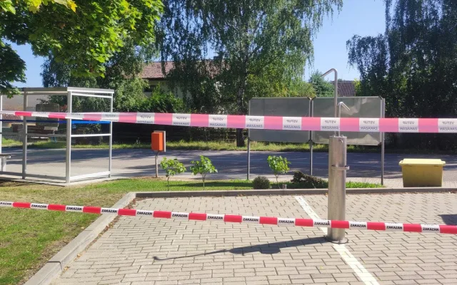 Nebezpečné parkování nahradili v Šindlových Dvorech mlžítkem, vyšlo na 180 tisíc