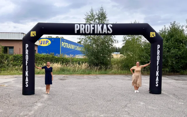 Nafukovací reklamní brány.