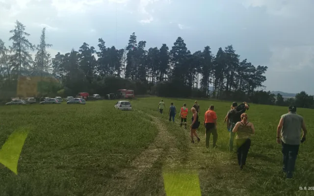 Hasiči pátrali po dvou seniorech v ohrožení, jednoho se nepodařilo najít včas