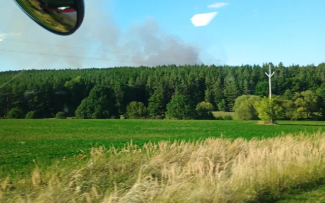 U Sepekova shořelo půl hektaru lesa