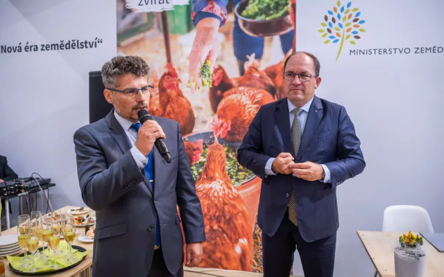 Jihočeská univerzita patří mezi klíčové zemědělské vysoké školy v Česku, řekl ministr zemědělství