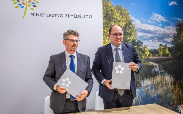 Jihočeská univerzita patří mezi klíčové zemědělské vysoké školy v Česku, řekl ministr zemědělství
