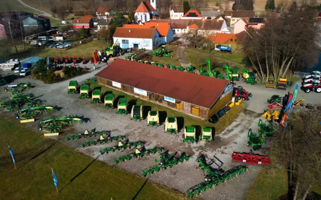 Prostorný areál sídla firmy LIVA v Předslavicích