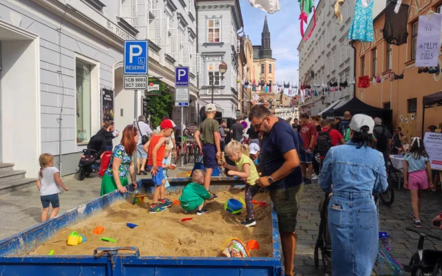 FOTO: Ulice Budějc rozzářily barvy festivalu Město lidem, lidé městu