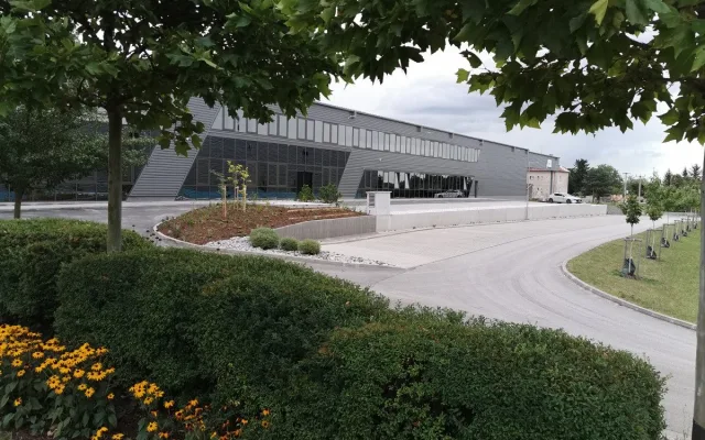Banes spouští novou výrobní halu. Sází na moderní technologie a spokojené pracovníky