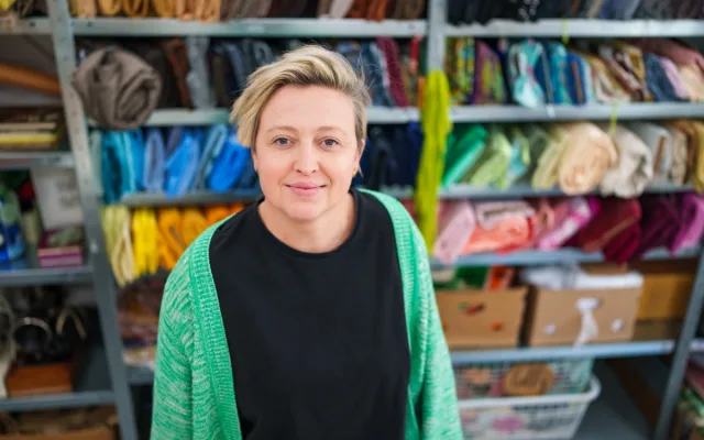 Cirkulární dům nabízí možnost nakoupit použité věci nebo produkty z nevyužitého materiálu, půjčovnu nábytku, nádobí i praktických věcí do domácnosti, prostor pro opravy s mistry nebo v rámci pravidelných Repair café.