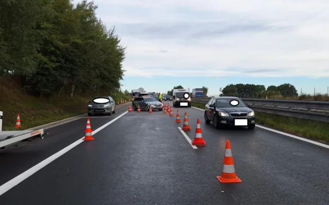 Policie na D3 kontrolovala auta. Hasiči zkoušeli stavbu speciální linky