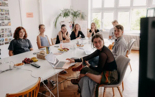 Young Creators nabízí networkingovou platformu, kulturně vzdělávací akademii a také každoroční Meet-up, kde se v Budějcích potkávají desítky mladých tvůrců s hosty z Česka i zahraničí. Autor: Pavel Balek.