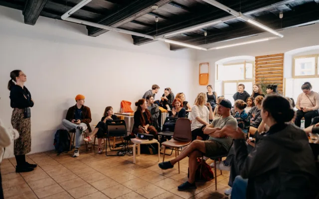 Young Creators dodávají Budějovicím energii a mladým lidem zároveň ukazují, že i po studiích mimo město se mají kam vracet. Autor: Pavel Balek.