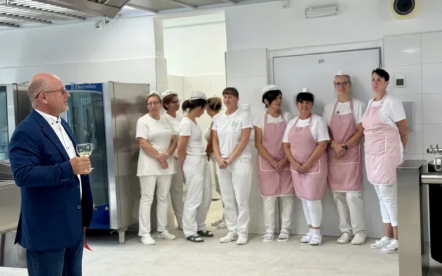 Ve Velešíně otevřeli novou jídelnu. Škola láká na moderní zázemí a kvalitní vzdělání