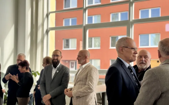Ve Velešíně otevřeli novou jídelnu. Škola láká na moderní zázemí a kvalitní vzdělání