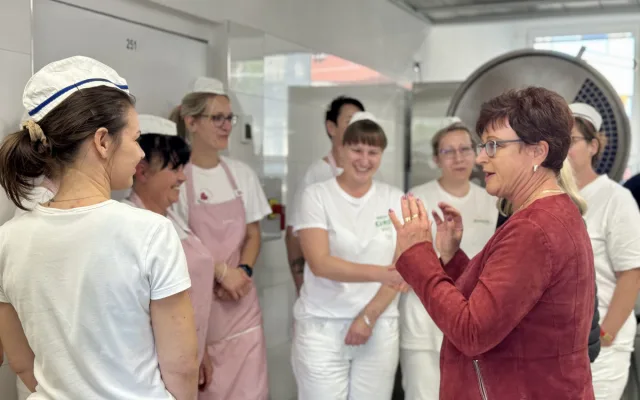 Ve Velešíně otevřeli novou jídelnu. Škola láká na moderní zázemí a kvalitní vzdělání