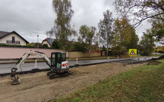 Lampy vysoké 4 metry? V Litvínovicích kvůli tomu museli jednat s leteckou bezpečností