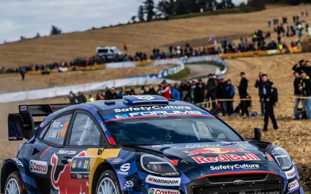 FOTO: Ogier zahájil Středoevropskou rallye nejlépe, Rovanperä těsně za ním