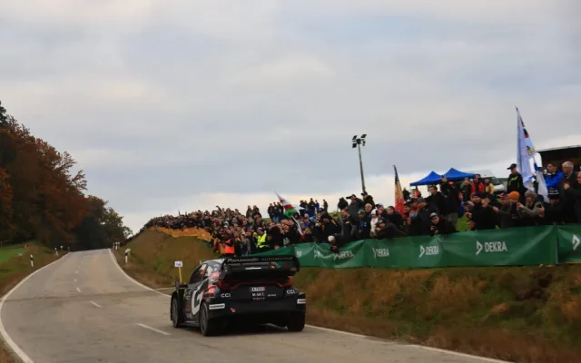 Rovanperä míří za vítězstvím ve Středoevropské rallye, Ogiera zbrzdila havárie