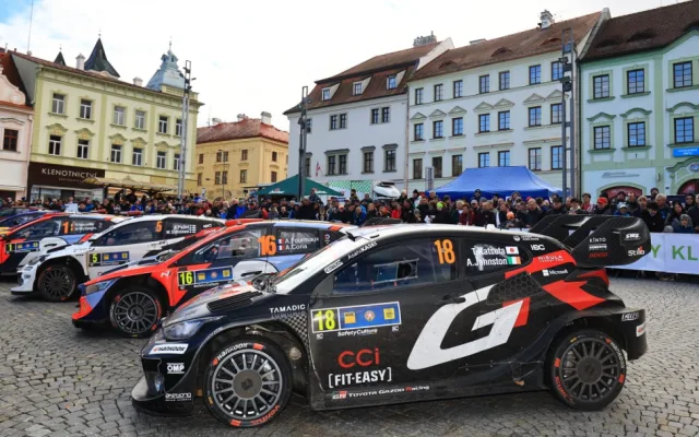 Rovanperä míří za vítězstvím ve Středoevropské rallye, Ogiera zbrzdila havárie