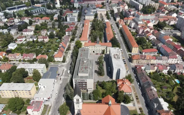 Přestavba bývalé vojenské nemocnice začala. Kraj investuje téměř dvě miliardy